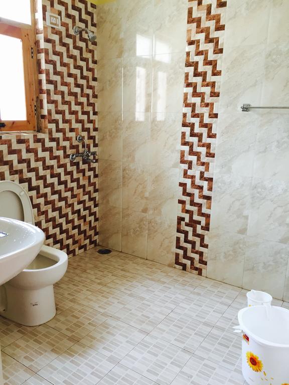Shalimar Heights Hotel Srīnagar Esterno foto