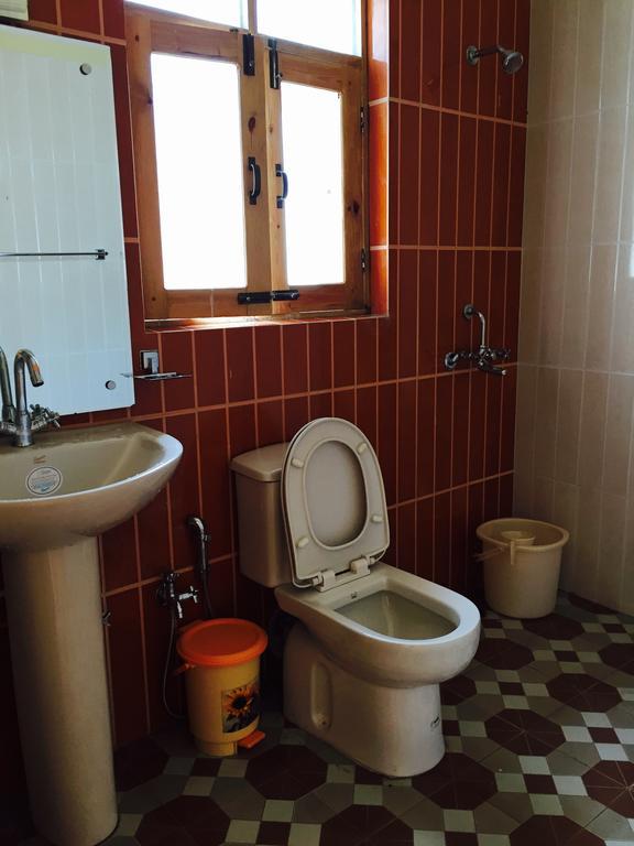 Shalimar Heights Hotel Srīnagar Esterno foto