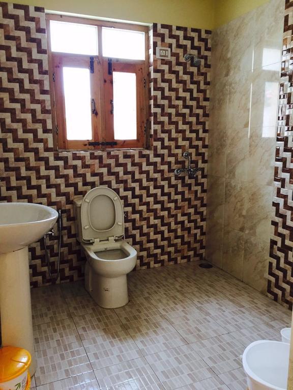 Shalimar Heights Hotel Srīnagar Esterno foto