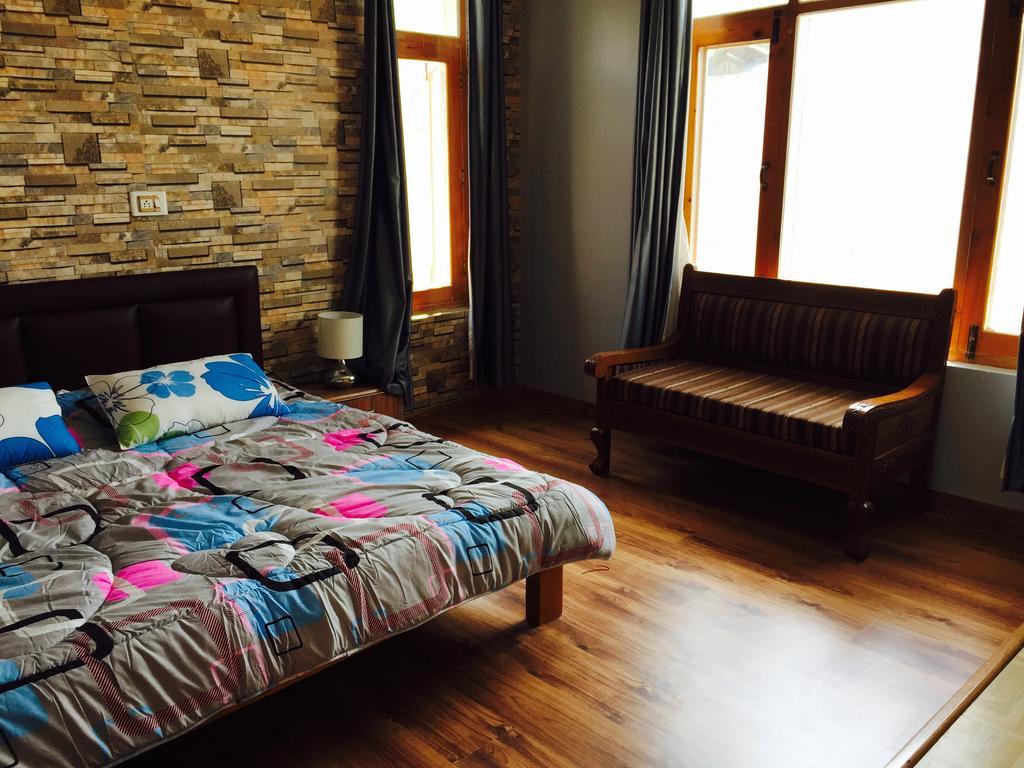 Shalimar Heights Hotel Srīnagar Esterno foto