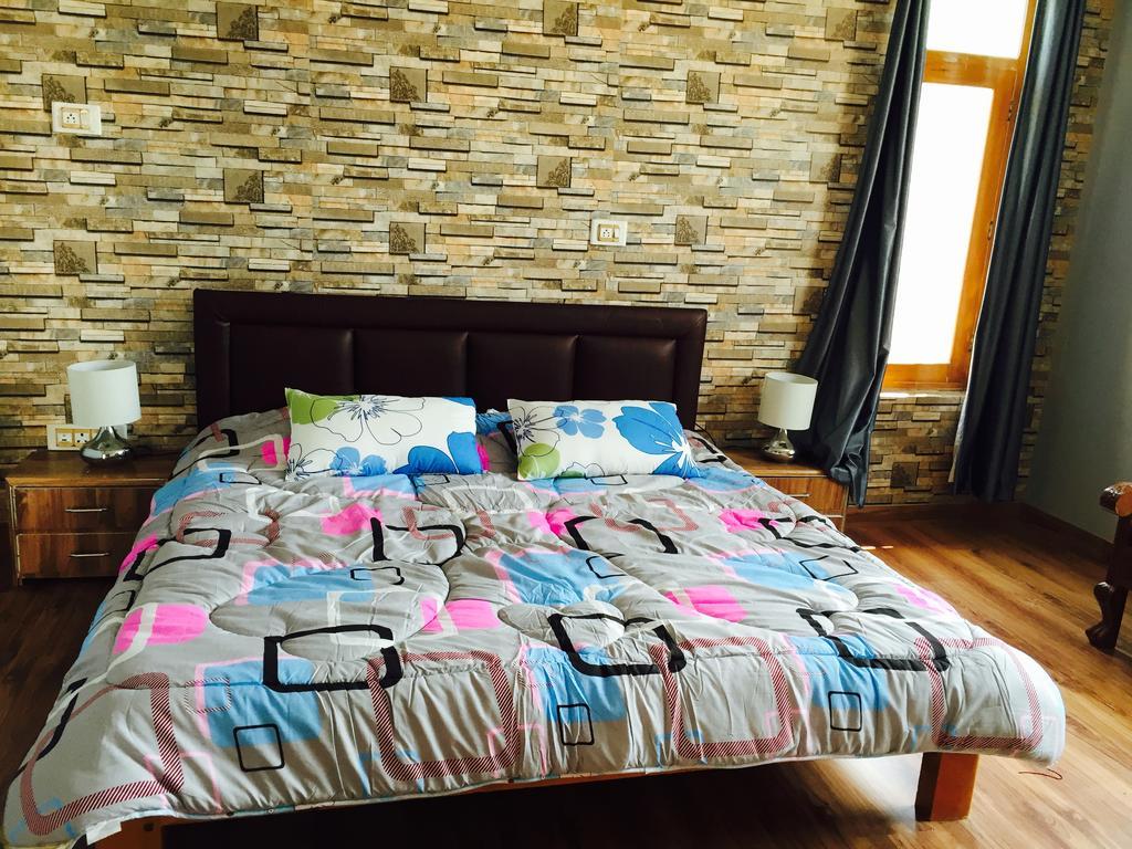 Shalimar Heights Hotel Srīnagar Esterno foto