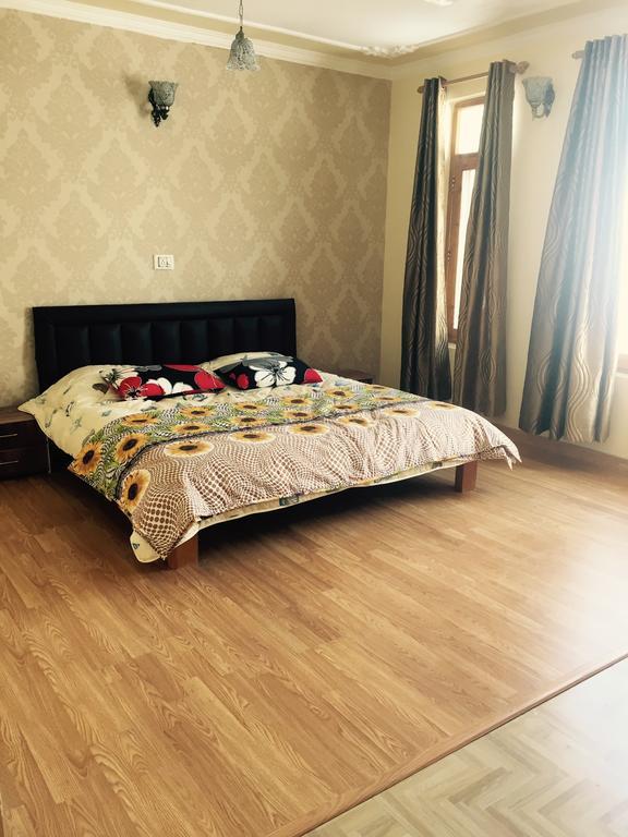 Shalimar Heights Hotel Srīnagar Esterno foto